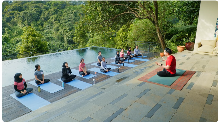 Para Finalis Menikmati Sesi Yoga yang Mindful, Yuk Intip Keseruan Episode 4 Reality Show "KAO presents TGC Jakarta 2025"